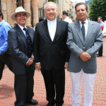 Cardenal Francisco Robles y los destacados maestros Adolfo y Rafael González en el 25 aniversario del padre Miguel Dominguez García.