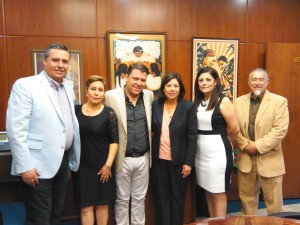 Héctor Hugo Bravo Hernández, Regidora Rosa Adriana Reynoso, la también Regidora Aracely Preciado así como el Síndico Salvador Peña y Juan Ramón Álvarez. Con la Supervisora (regidora) del Condado de Los Ángeles la señora Hilda Solís.